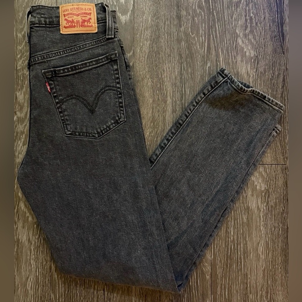 Levi's Women's Straight Leg Jeans in Washed Black
